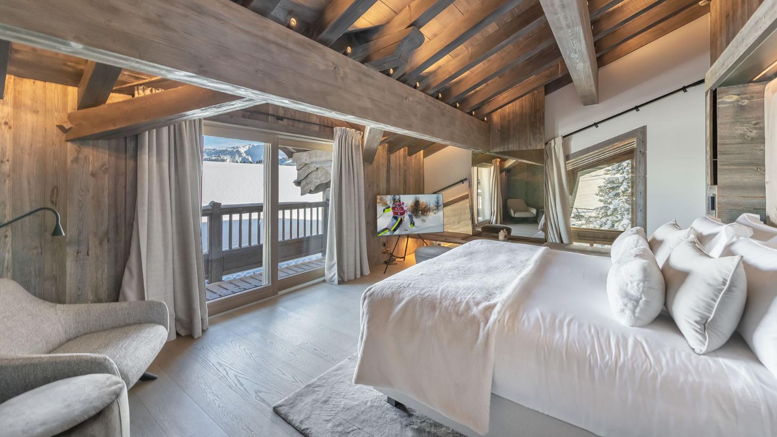 Luxury-Ski-Chalet-Courchevel-1850-Chalet-Bellarossa-Oxford-Ski-Bedroom.jpg
