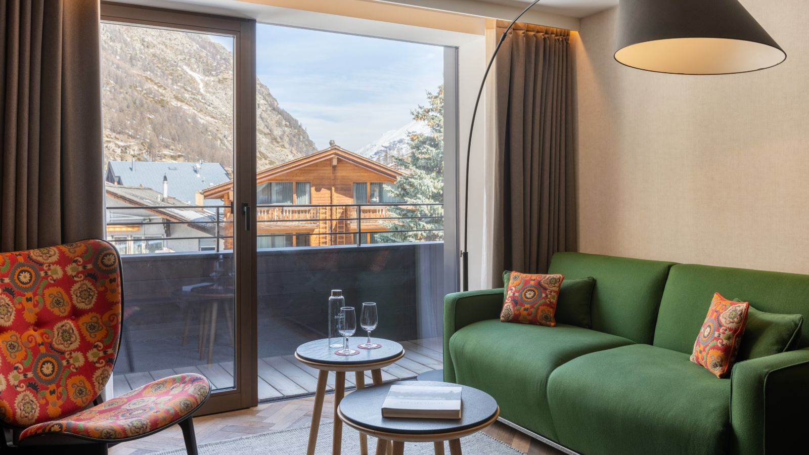 luxury-ski-chalets-zermatt-zermama-oxford-ski-bedroom (5).jpg