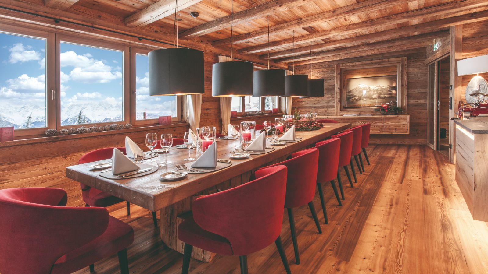 luxury-ski-chalets-kitzbuhel-hanenkahm-lodge-oxford-ski (4).jpg