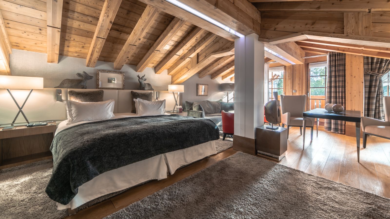 Luxury-Ski-Hotel-Courchevel-1850-Hotel-Le-Strato-Oxford-Ski-Bedroom (4).jpg