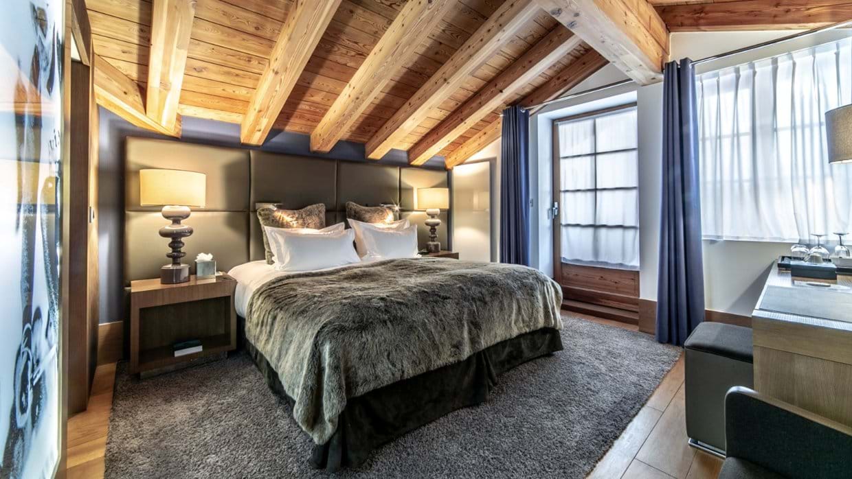 Luxury-Ski-Hotel-Courchevel-1850-Hotel-Le-Strato-Oxford-Ski-Bedroom (5).jpg