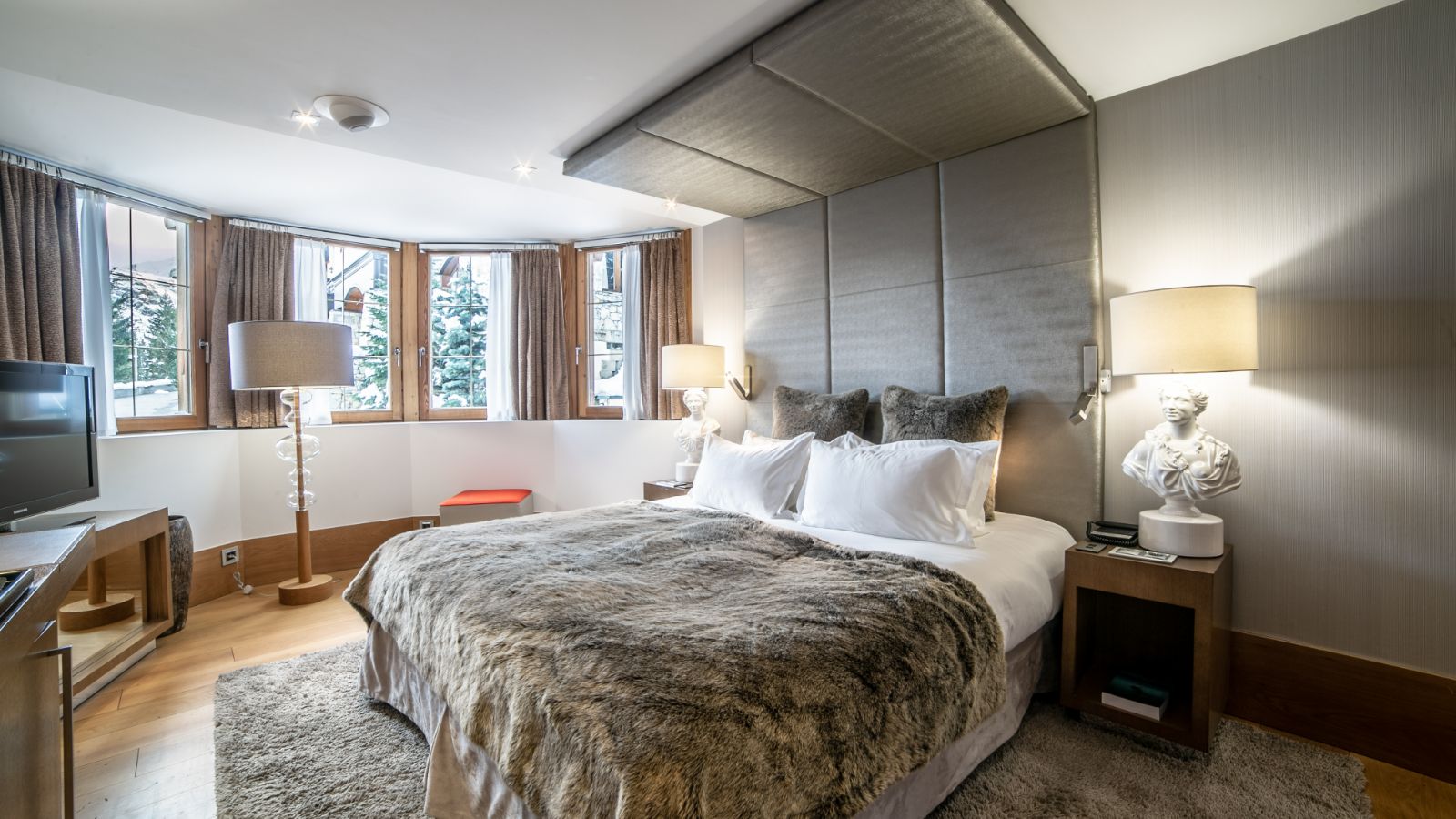 Luxury-Ski-Hotel-Courchevel-1850-Hotel-Le-Strato-Oxford-Ski-Bedroom (7).jpg