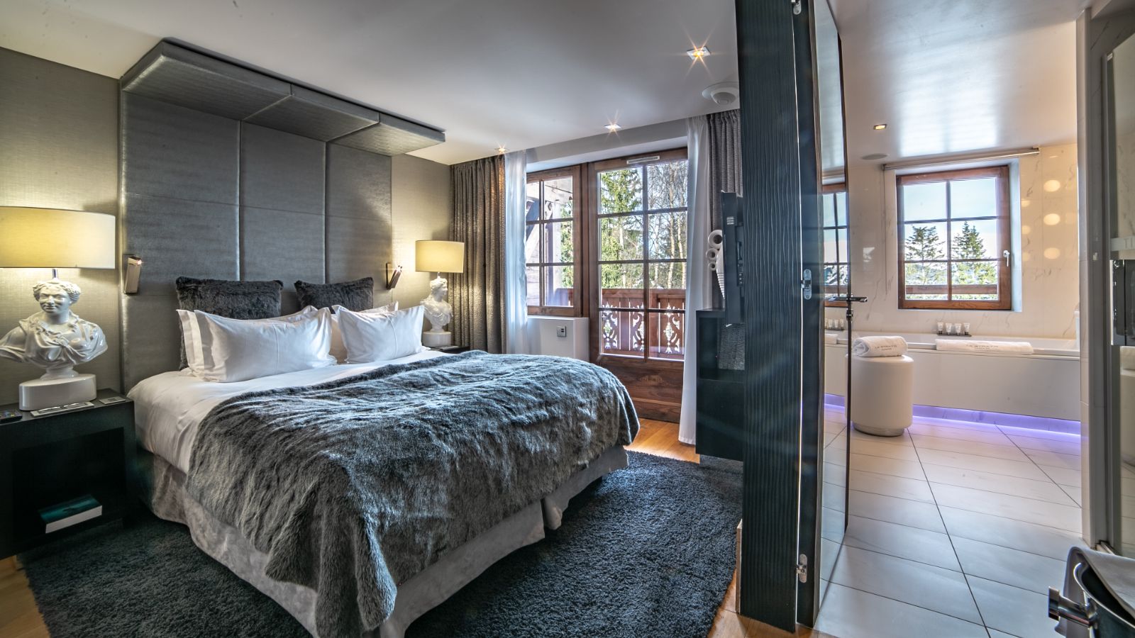 Luxury-Ski-Hotel-Courchevel-1850-Hotel-Le-Strato-Oxford-Ski-Bedroom (13).jpg