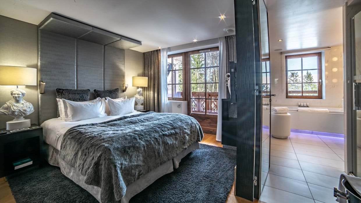 Luxury-Ski-Hotel-Courchevel-1850-Hotel-Le-Strato-Oxford-Ski-Bedroom (13).jpg