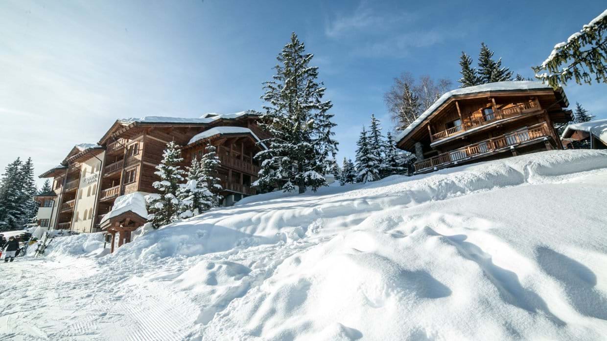 Luxury-Ski-Hotel-Courchevel-1850-Hotel-Le-Strato-Oxford-Ski-Exterior.jpg