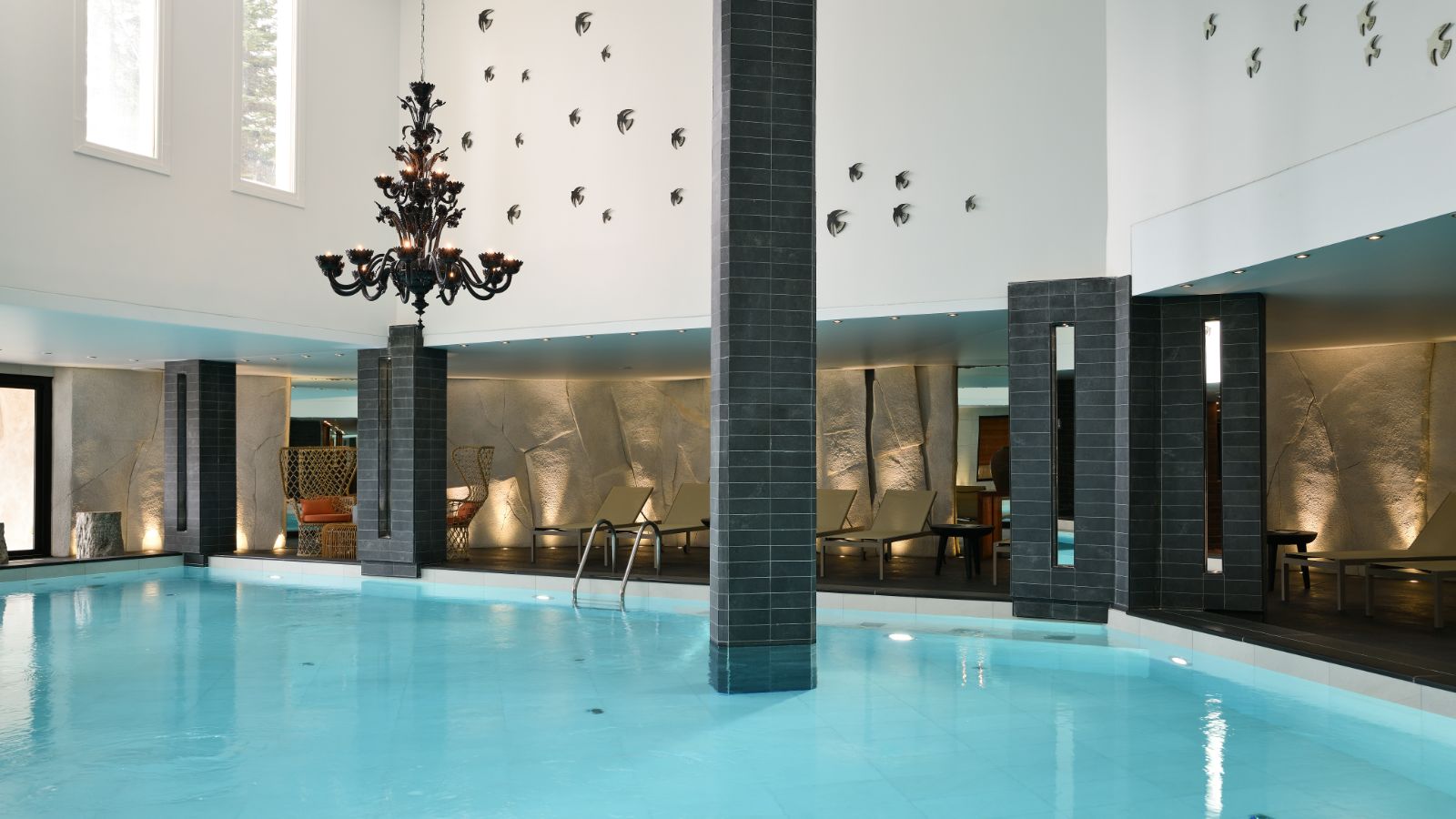 Luxury-Ski-Hotel-Courchevel-1850-Hotel-Le-Strato-Oxford-Ski-Pool.jpg