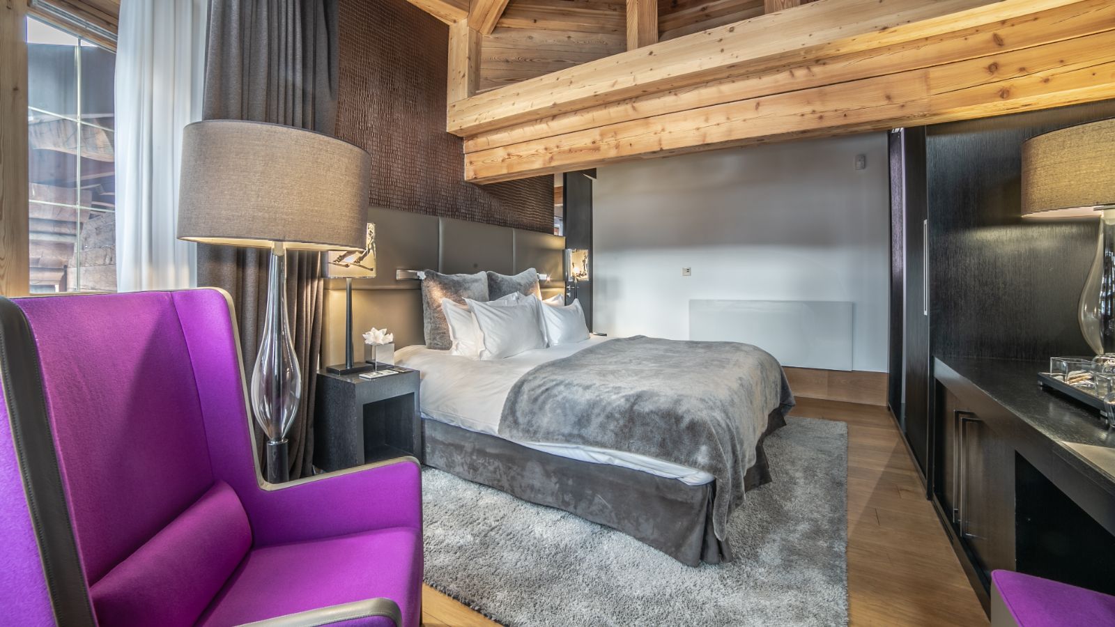Luxury-Ski-Hotel-Courchevel-1850-Hotel-Le-Strato-Oxford-Ski-Suite3.jpg
