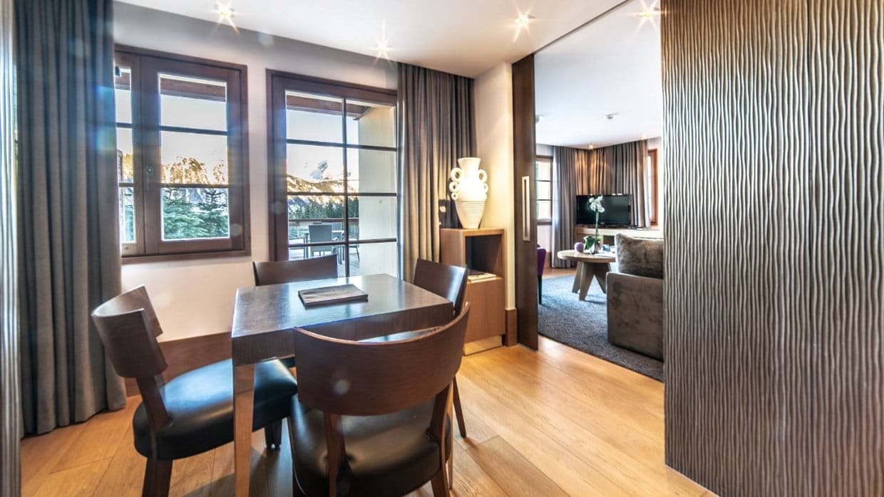 Luxury-Ski-Hotel-Courchevel-1850-Hotel-Le-Strato-Oxford-Ski-Suite5.jpg