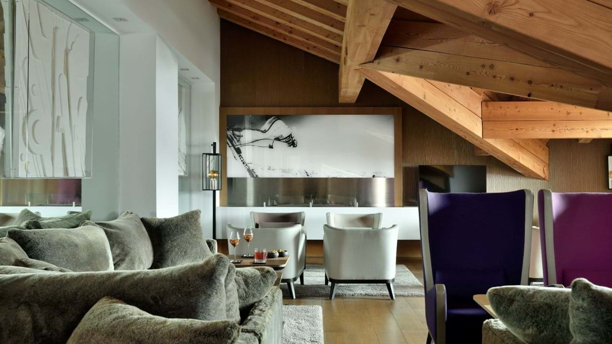 Luxury-Ski-Hotel-Courchevel-1850-Hotel-Le-Strato-Oxford-Ski-Bar2.jpg