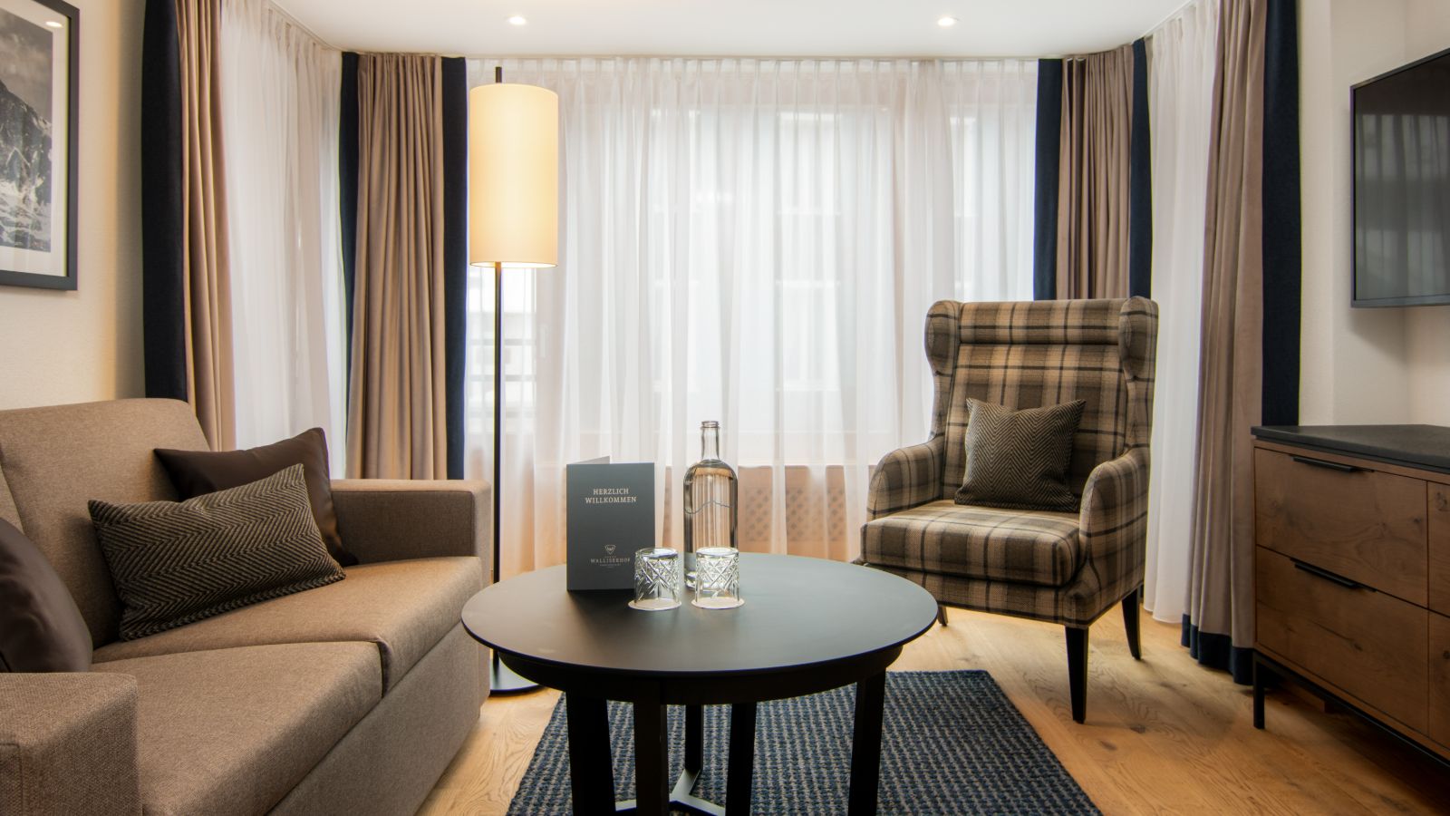 luxury-ski-hotels-saas-fee-walliserhof-oxford-ski-suite (1).jpg