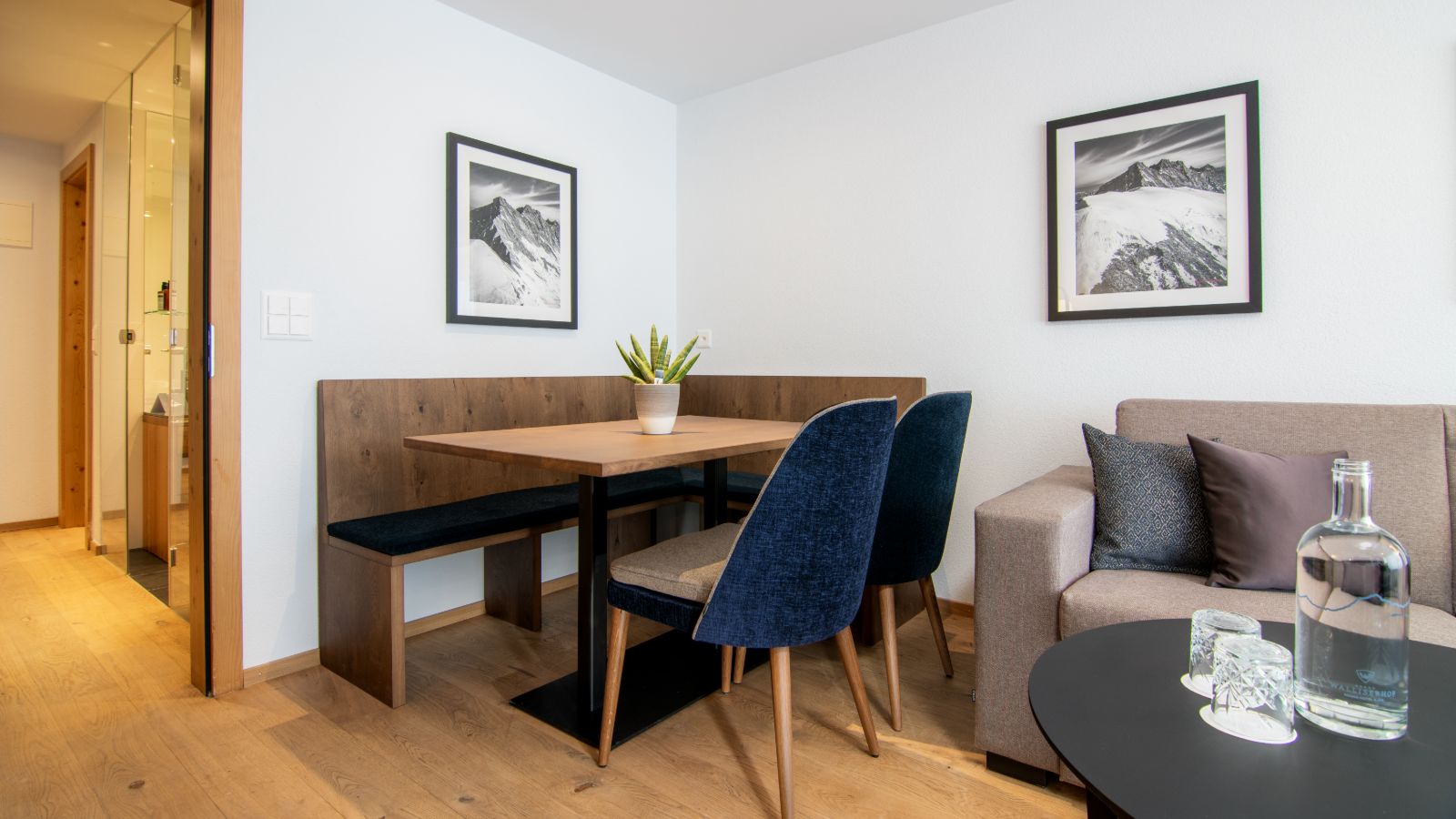 luxury-ski-hotels-saas-fee-walliserhof-oxford-ski-suite (2).jpg