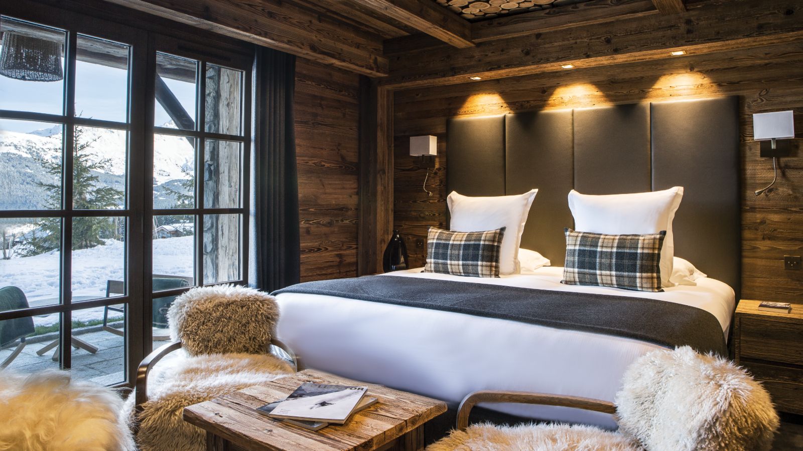 Luxury-Ski-Chalet-Meribel-Refuge-De-La-Traye-Oxford-Ski-Bedroom (14).jpg