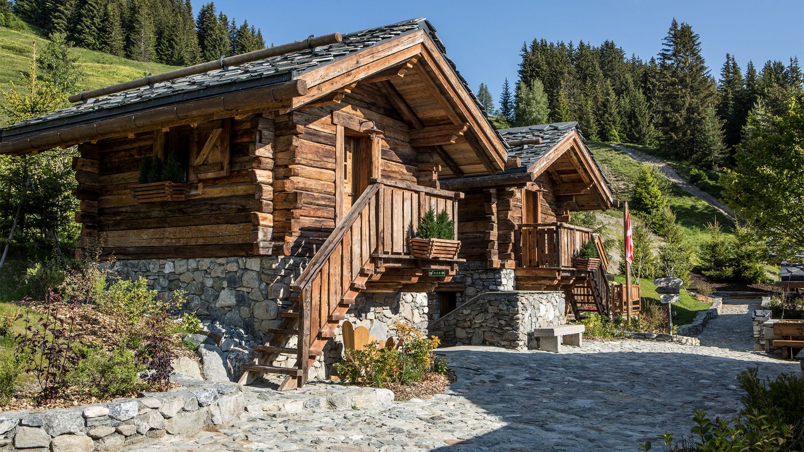 Luxury-Ski-Chalet-Meribel-Refuge-De-La-Traye-Oxford-Ski-Exterior2.jpg