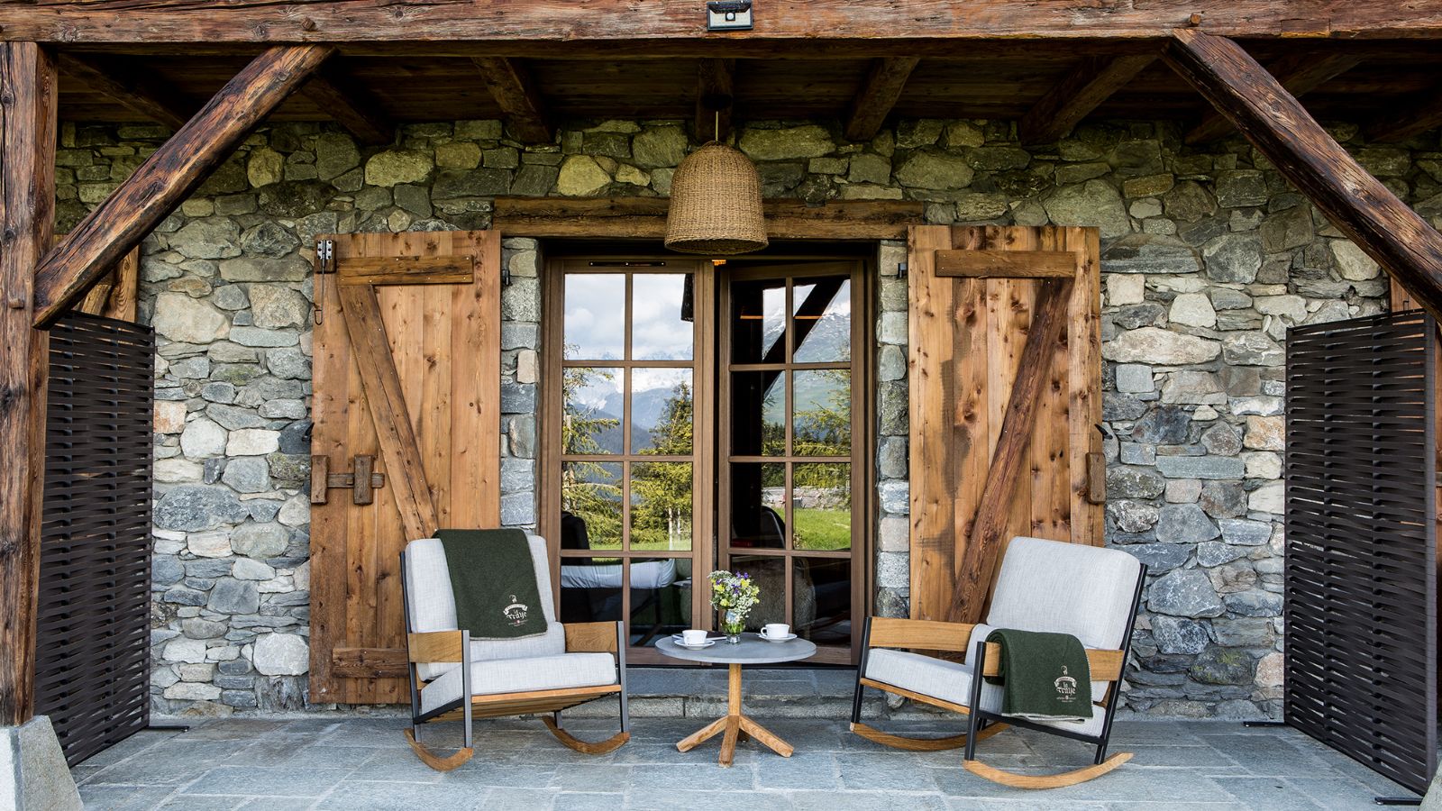 Luxury-Ski-Chalet-Meribel-Refuge-De-La-Traye-Oxford-Ski-Terrace.jpg