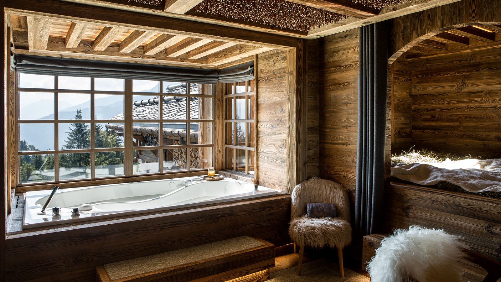 Luxury-Ski-Chalet-Meribel-Refuge-De-La-Traye-Oxford-Ski-Bath.jpg