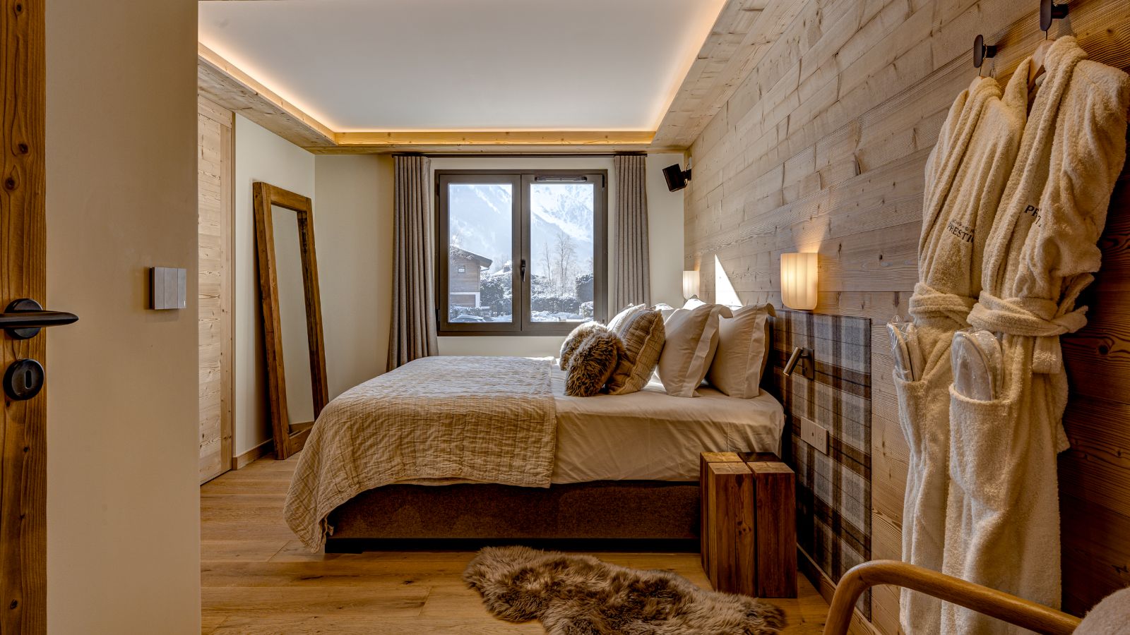 Luxury-Ski-Chalet-Chamonix-Chalet-Josephone-Oxford-Ski-Bedroom (4).jpg
