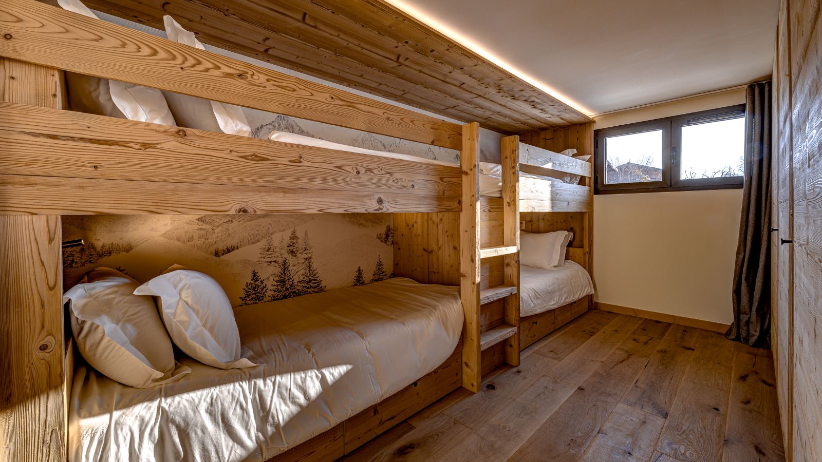 Luxury-Ski-Chalet-Chamonix-Chalet-Josephone-Oxford-Ski-Bunk-Bedroom.jpg
