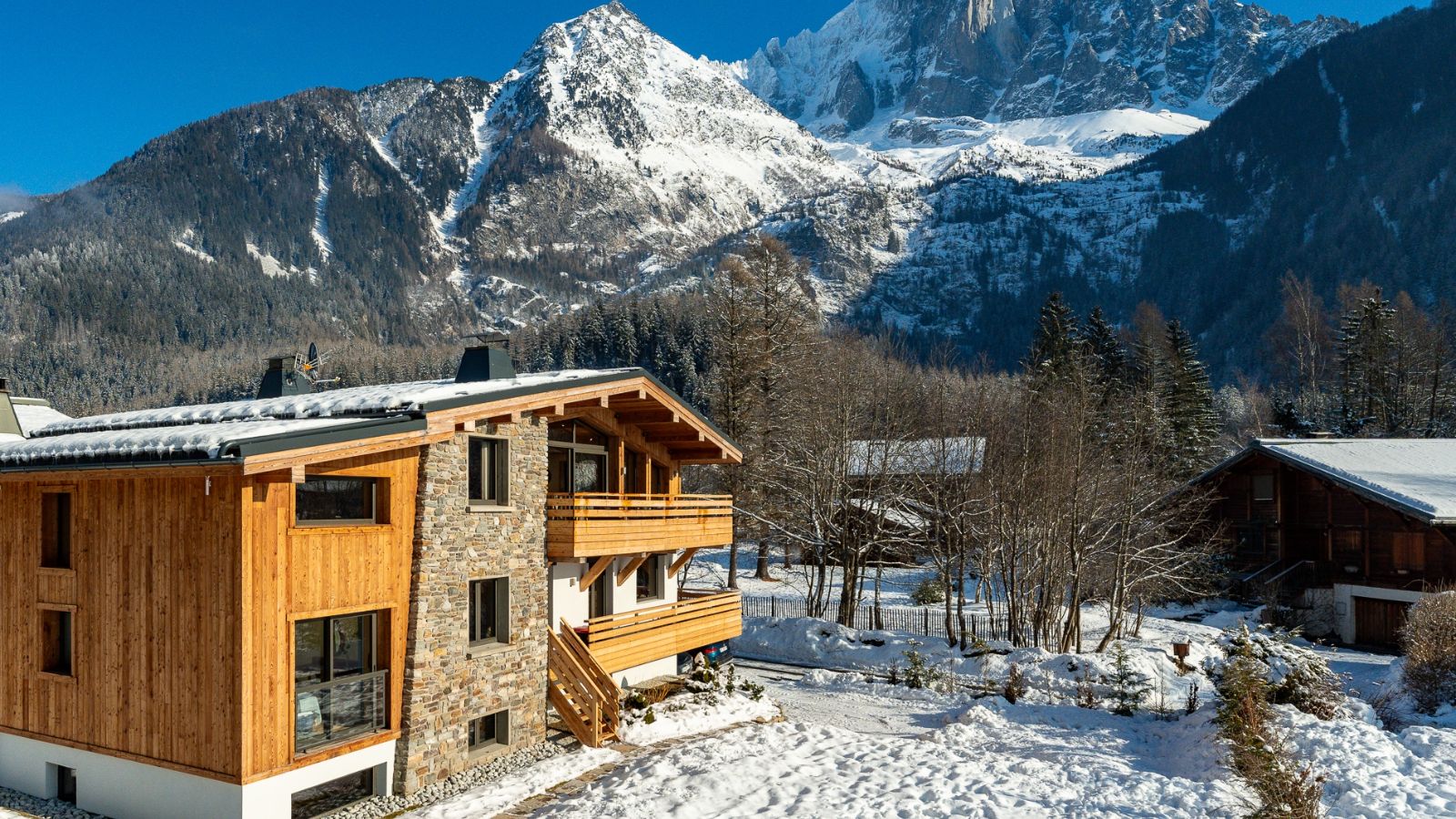 Luxury-Ski-Chalet-Chamonix-Chalet-Josephone-Oxford-Ski-Exterior.jpg