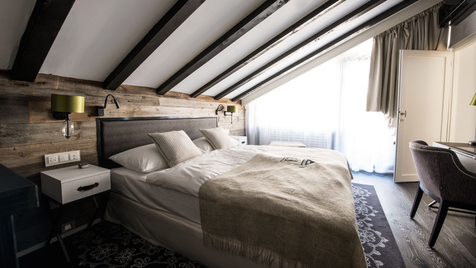 luxury-ski-hotels-zermatt-alpenhof-oxford-ski-penthouse-deluxe (2).jpg