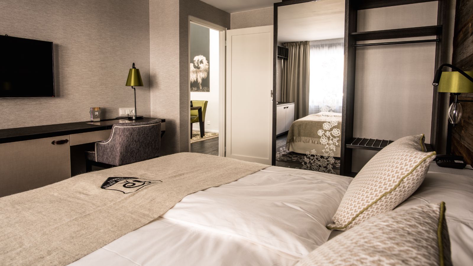 luxury-ski-hotels-zermatt-alpenhof-oxford-ski-penthouse-deluxe (3).jpg