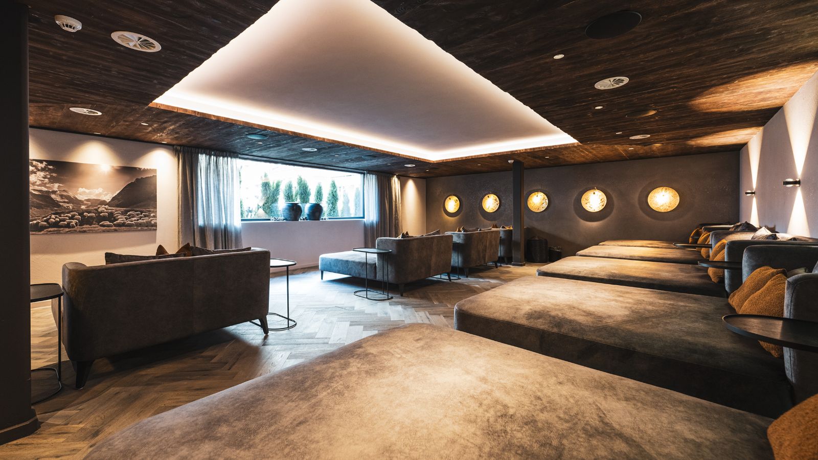 luxury-ski-hotels-zermatt-alpenhof-oxford-ski-relaxation room.jpg