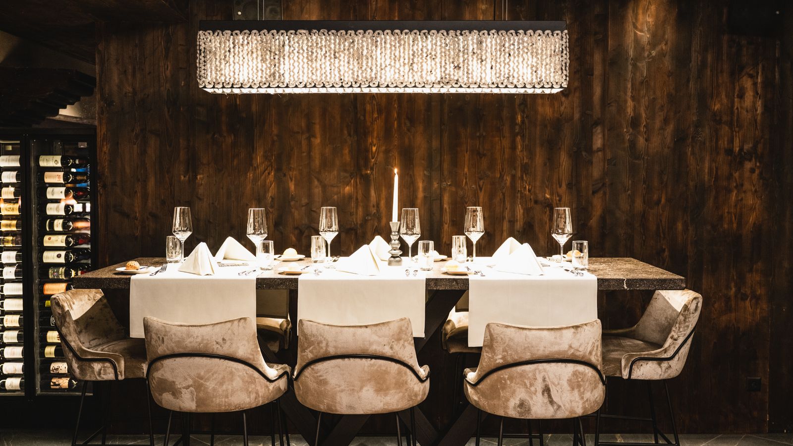 luxury-ski-hotels-zermatt-alpenhof-oxford-ski-restaurant (3).jpg