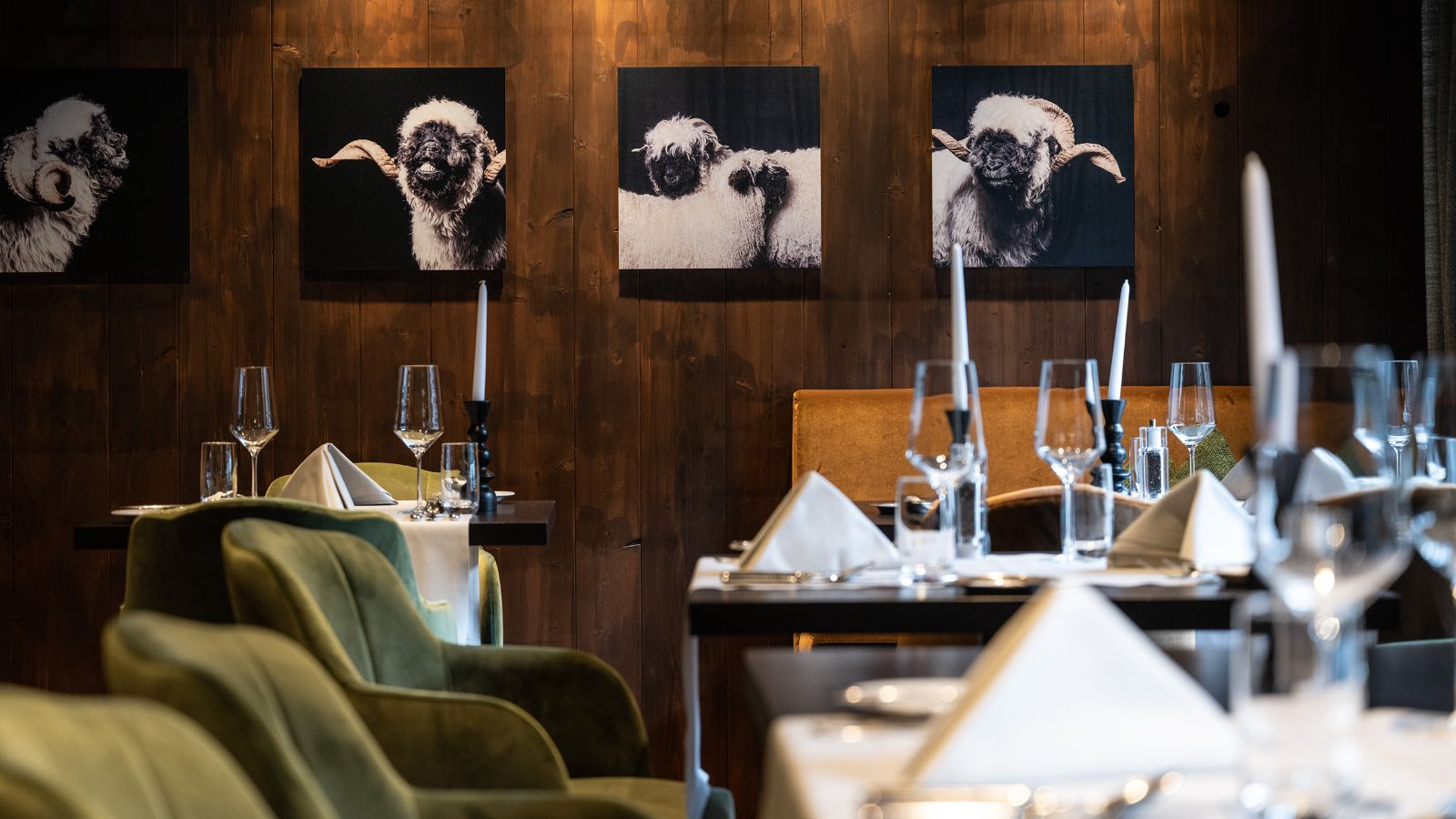 luxury-ski-hotels-zermatt-alpenhof-oxford-ski-restaurant (4).jpg