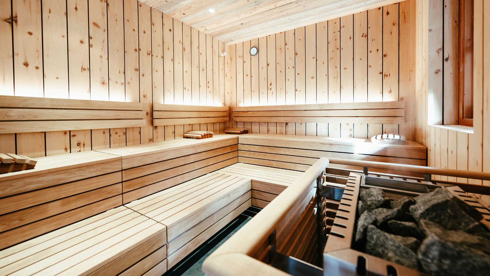 luxury-ski-hotels-zermatt-alpenhof-oxford-ski-sauna (2).jpg