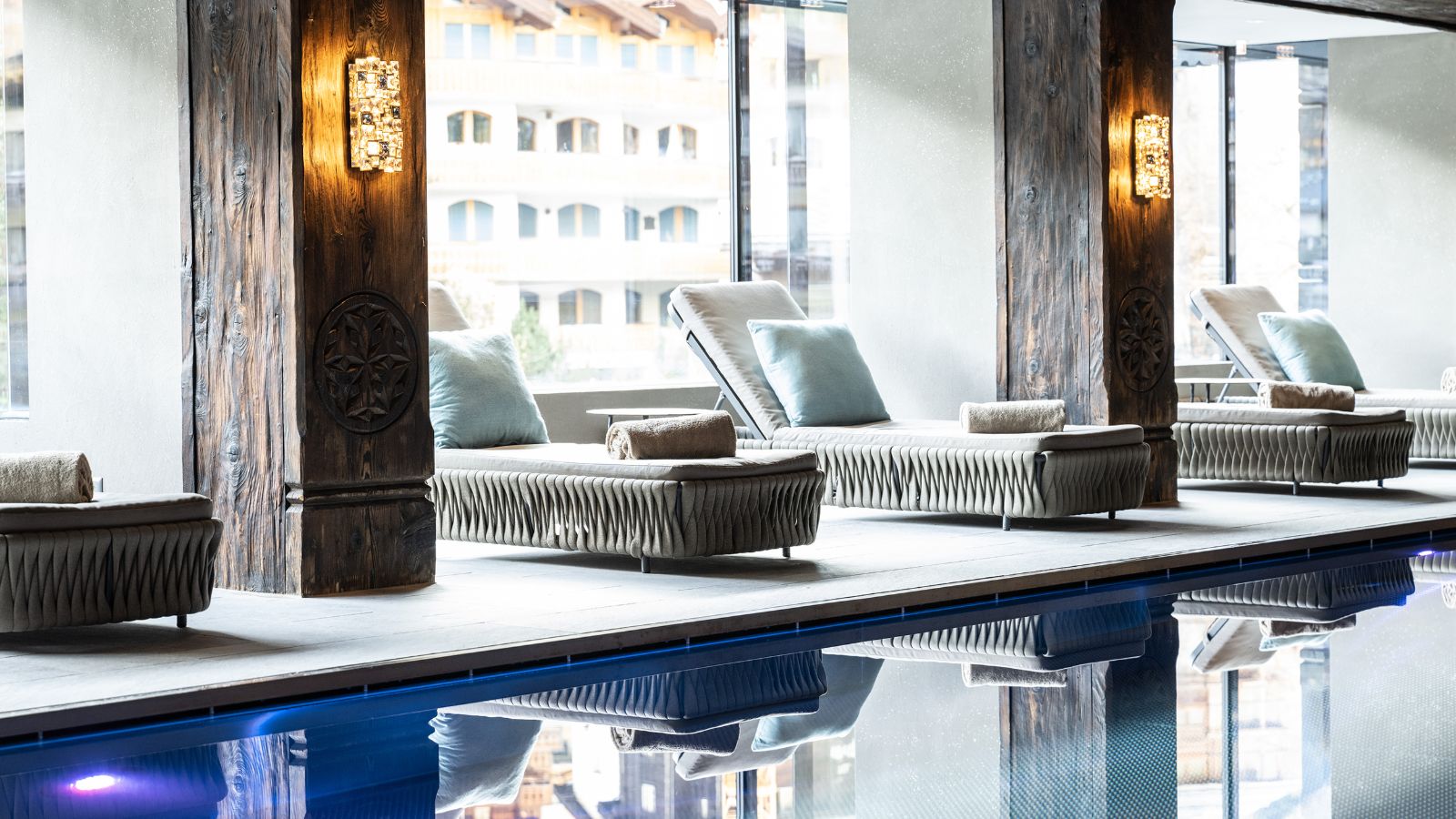 luxury-ski-hotels-zermatt-alpenhof-oxford-ski-swimming-pool (3).jpg