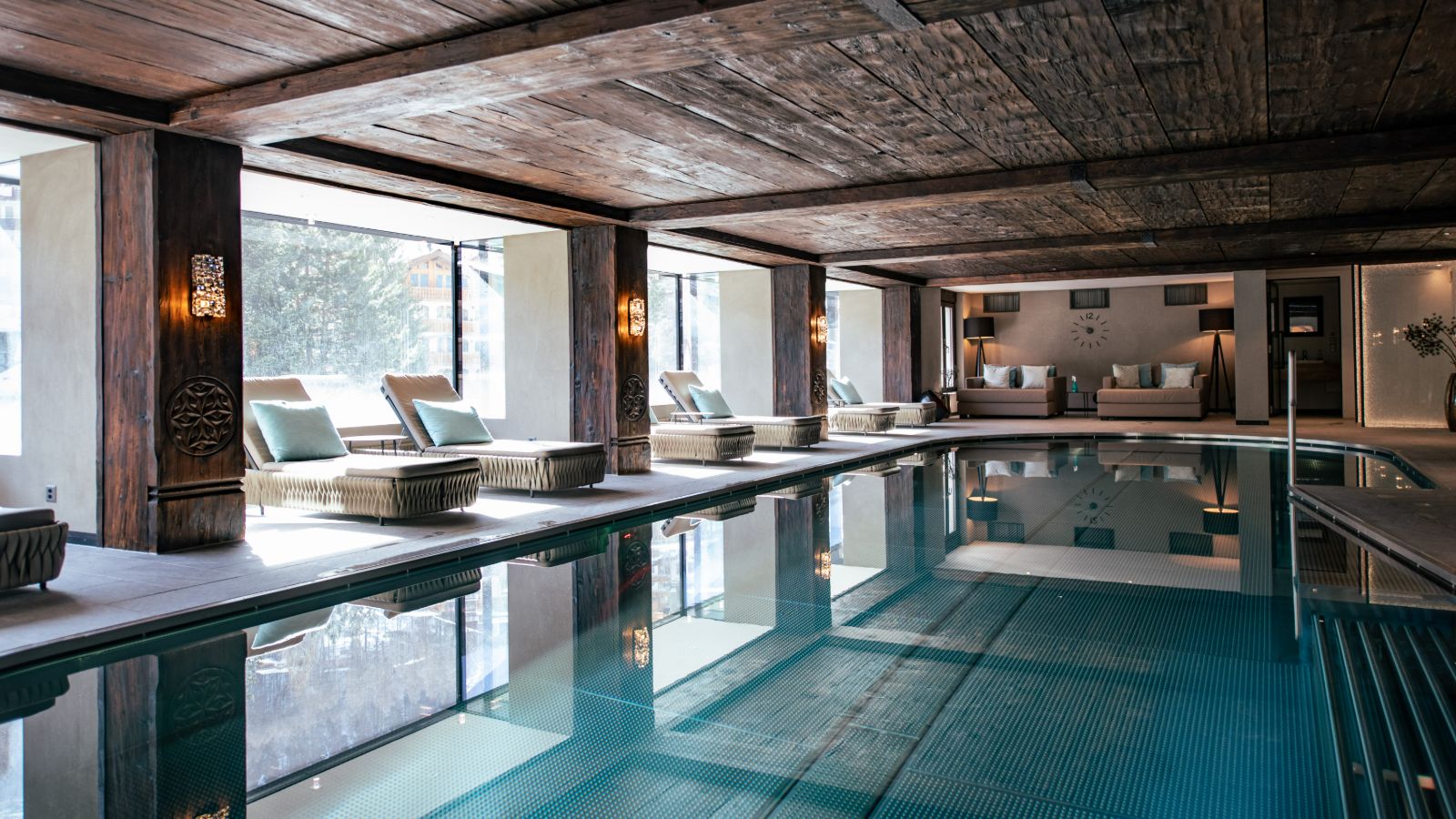 luxury-ski-hotels-zermatt-alpenhof-oxford-ski-swimming-pool (4).jpg