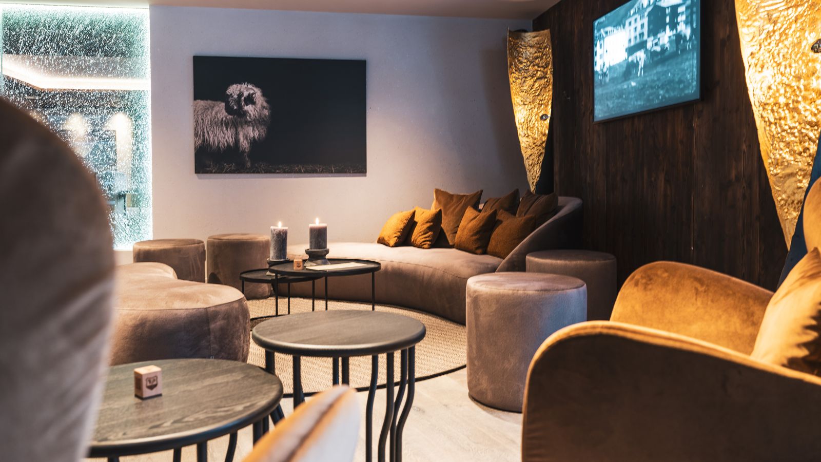 luxury-ski-hotels-zermatt-alpenhof-oxford-ski-bar (3).jpg