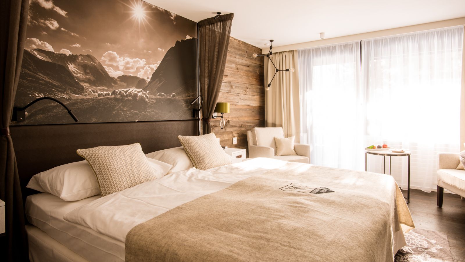 luxury-ski-hotels-zermatt-alpenhof-oxford-ski-design-doppel-bedroom.jpg