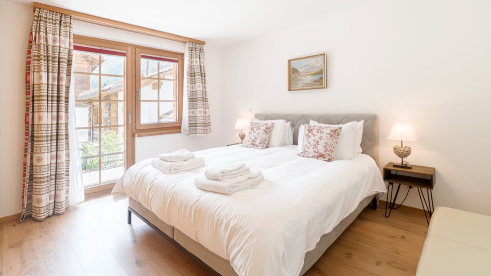 Luxury-Ski-Chalet-Zermatt-Chalet-Ulysee-Oxford-Ski-Bedroom (5).jpg