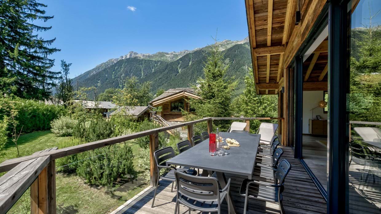 Chalet Black Stone- Outdoor Seating- Luxury Ski Chalet- Oxford Ski Company (1).jpg