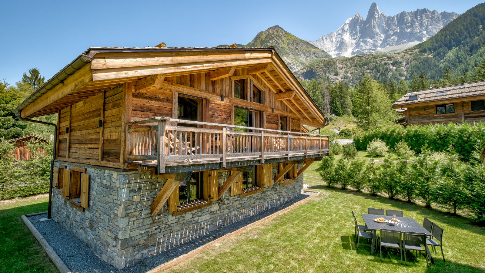 Chalet Black Stone- Exterior- Luxury Ski Chalet- Oxford Ski Company (1).jpg