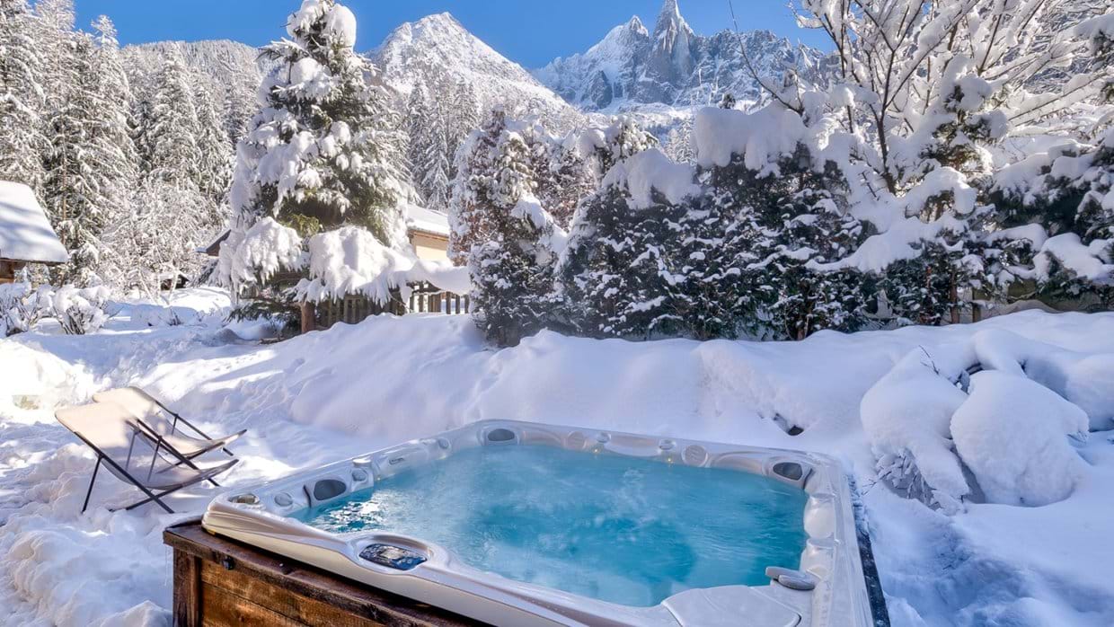 Chalet Black Stone- Hot tub - Luxury Ski Chalet- Oxford Ski Company.jpg