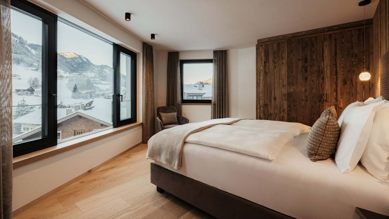 Luxury-Ski-Chalet-Val-Gardena-Chalet-Mile-Oxford-Ski-Bedroom (3).jpg