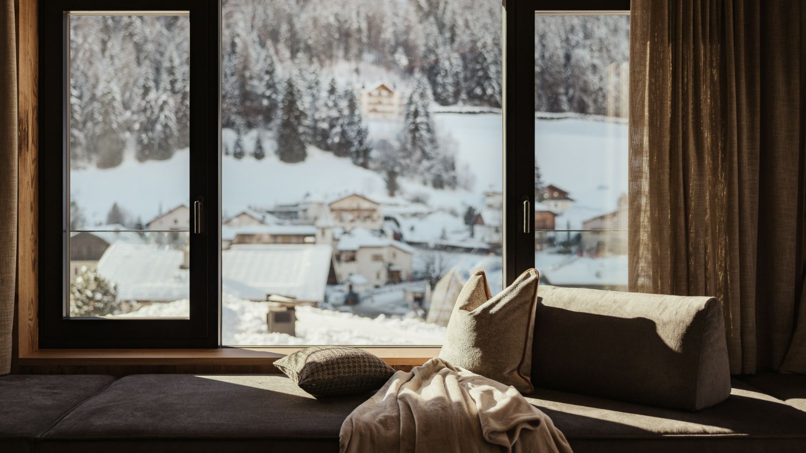 Luxury-Ski-Chalet-Val-Gardena-Chalet-Mile-Oxford-Ski-Window-View.jpg