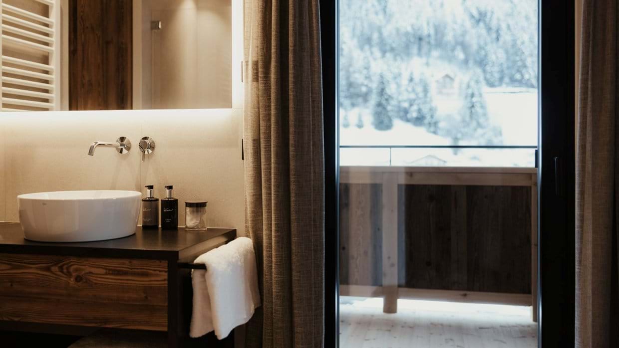 Luxury-Ski-Chalet-Val-Gardena-Chalet-Mile-Oxford-Ski-Bathroom.jpg