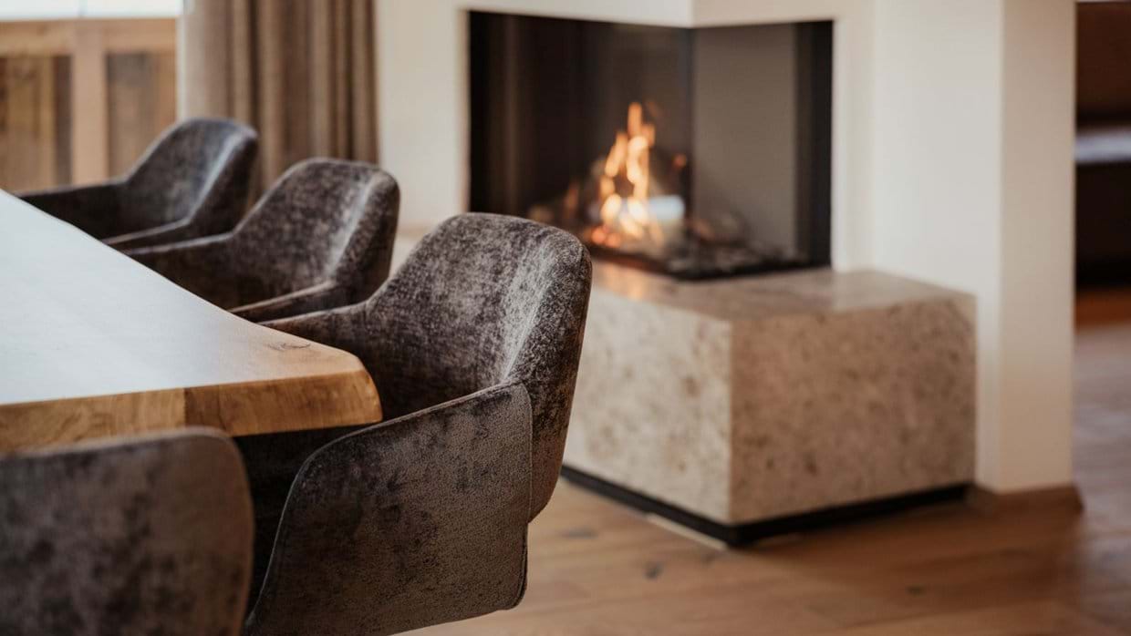 Luxury-Ski-Chalet-Val-Gardena-Chalet-Mile-2-Oxford-Ski-Dining-Fireplace.jpg