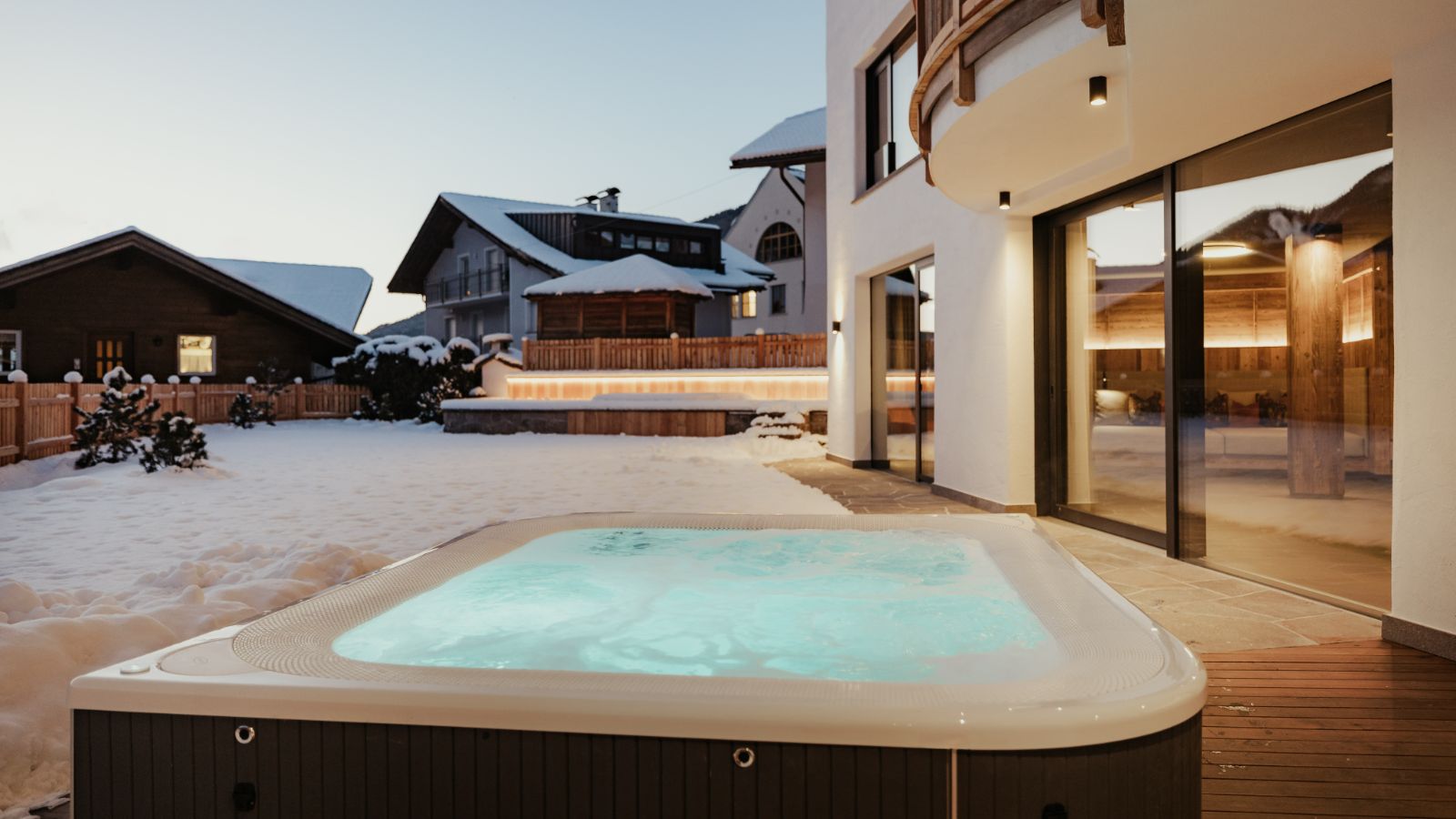 Luxury-Ski-Chalet-Val-Gardena-Chalet-Mile-2-Oxford-Ski-Hot-Tub.jpg
