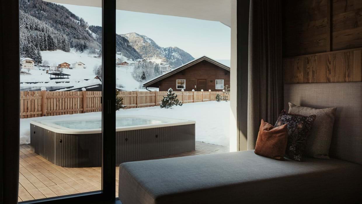 Luxury-Ski-Chalet-Val-Gardena-Chalet-Mile-2-Oxford-Ski-Jacuzzi.jpg