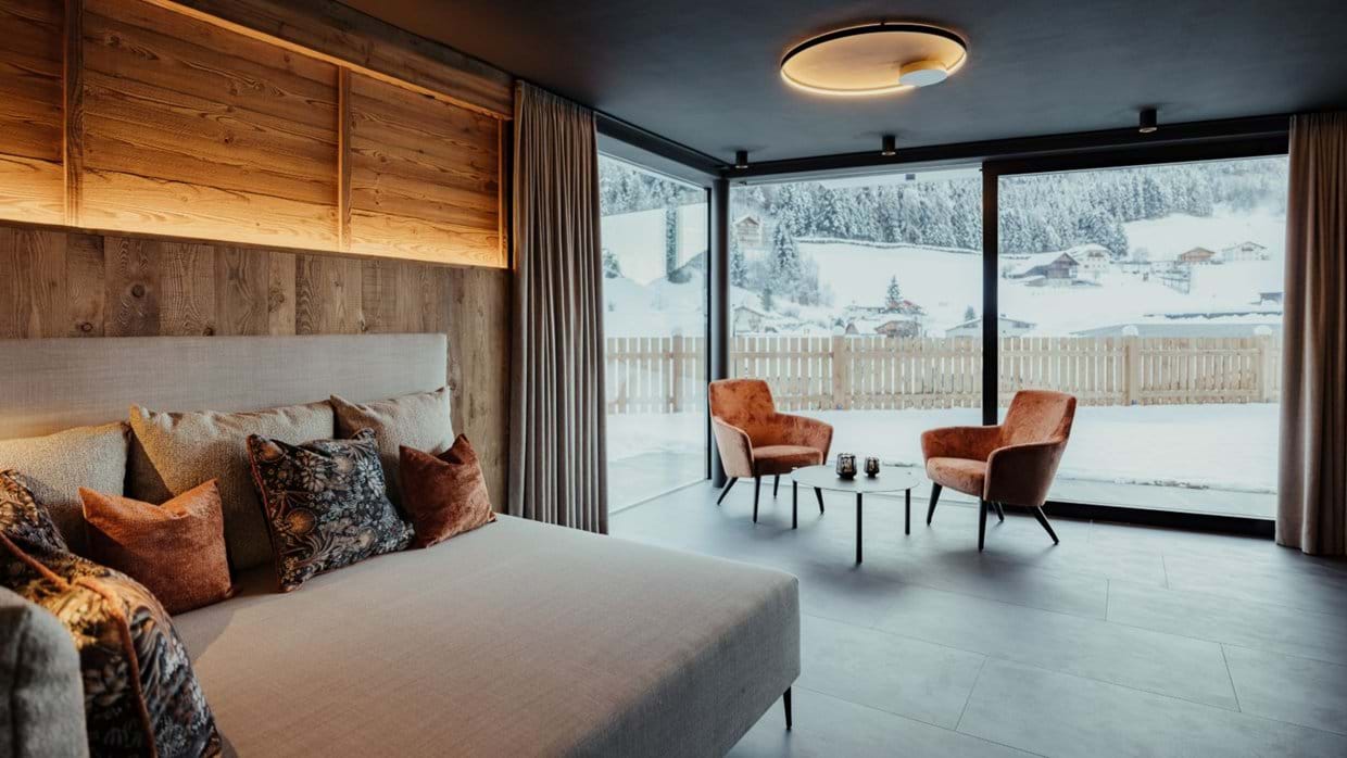 Luxury-Ski-Chalet-Val-Gardena-Chalet-Mile-2-Oxford-Ski-Bedroom (9).jpg