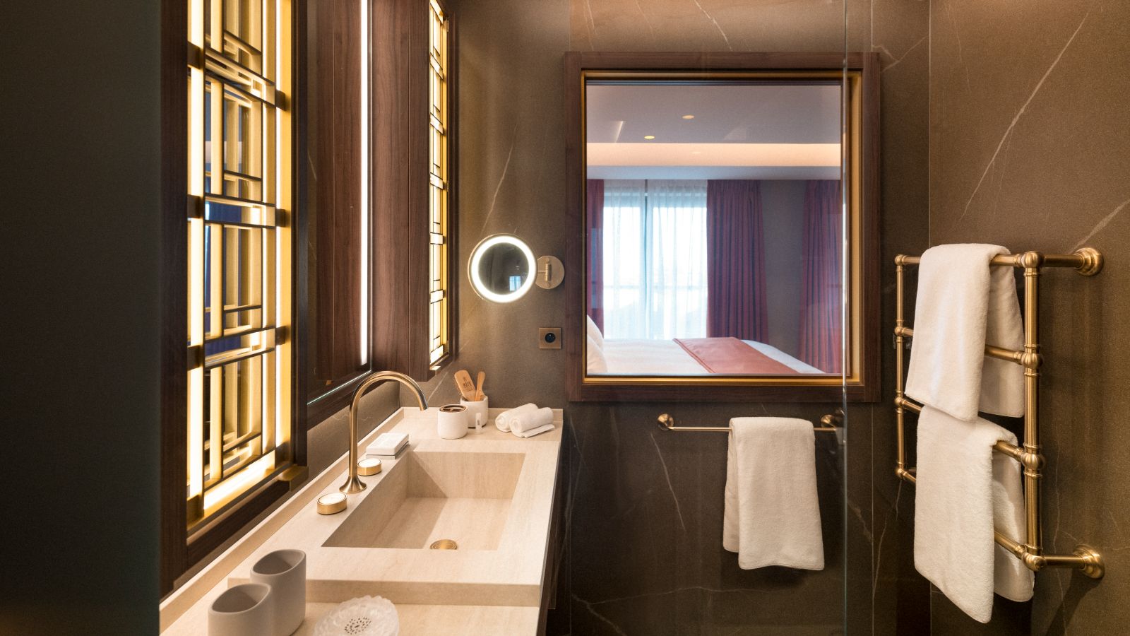 Luxury-Ski-Hotel-Courchevel-1850-Maya-Hotel-Oxford-Ski-Bedroom (5).jpg