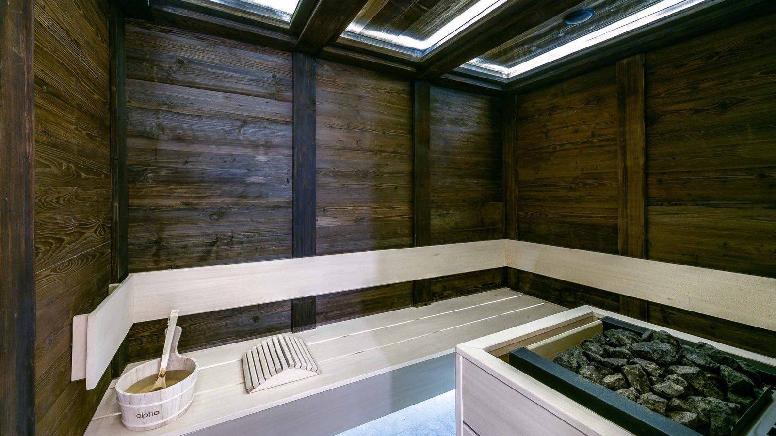 luxury-ski-chalets-courchevel-1850-cryst-ail-oxford-ski-sauna.jpg