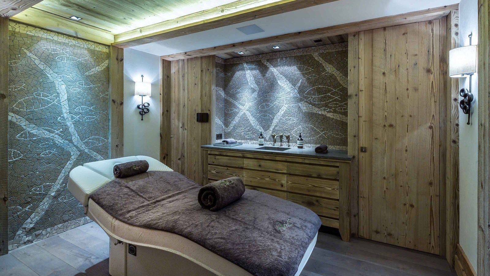 luxury-ski-chalets-courchevel-1850-cryst-ail-oxford-ski-massage-room.jpg