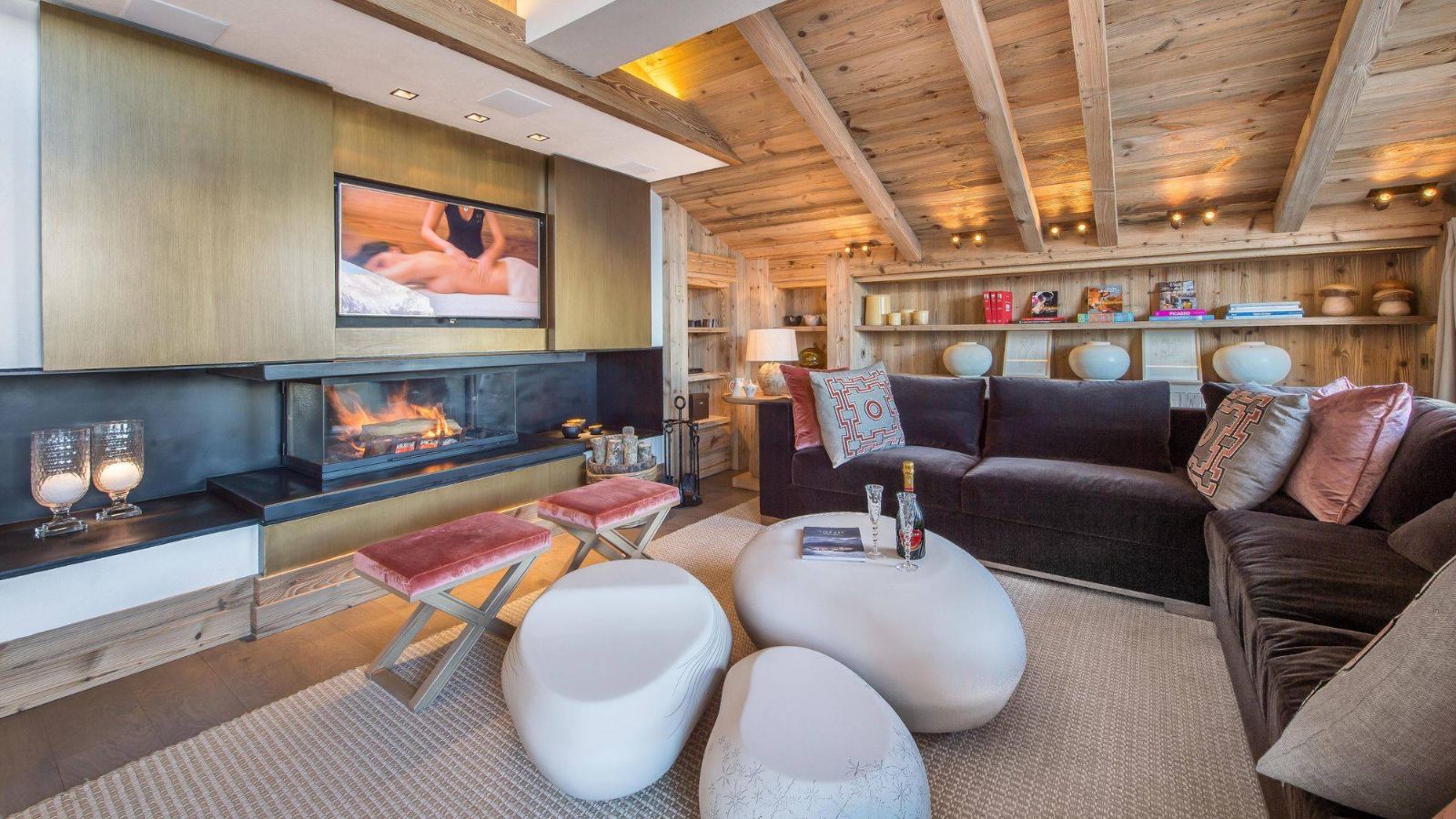 luxury-ski-chalets-courchevel-1850-cryst-ail-oxford-ski-living-room (2).jpg