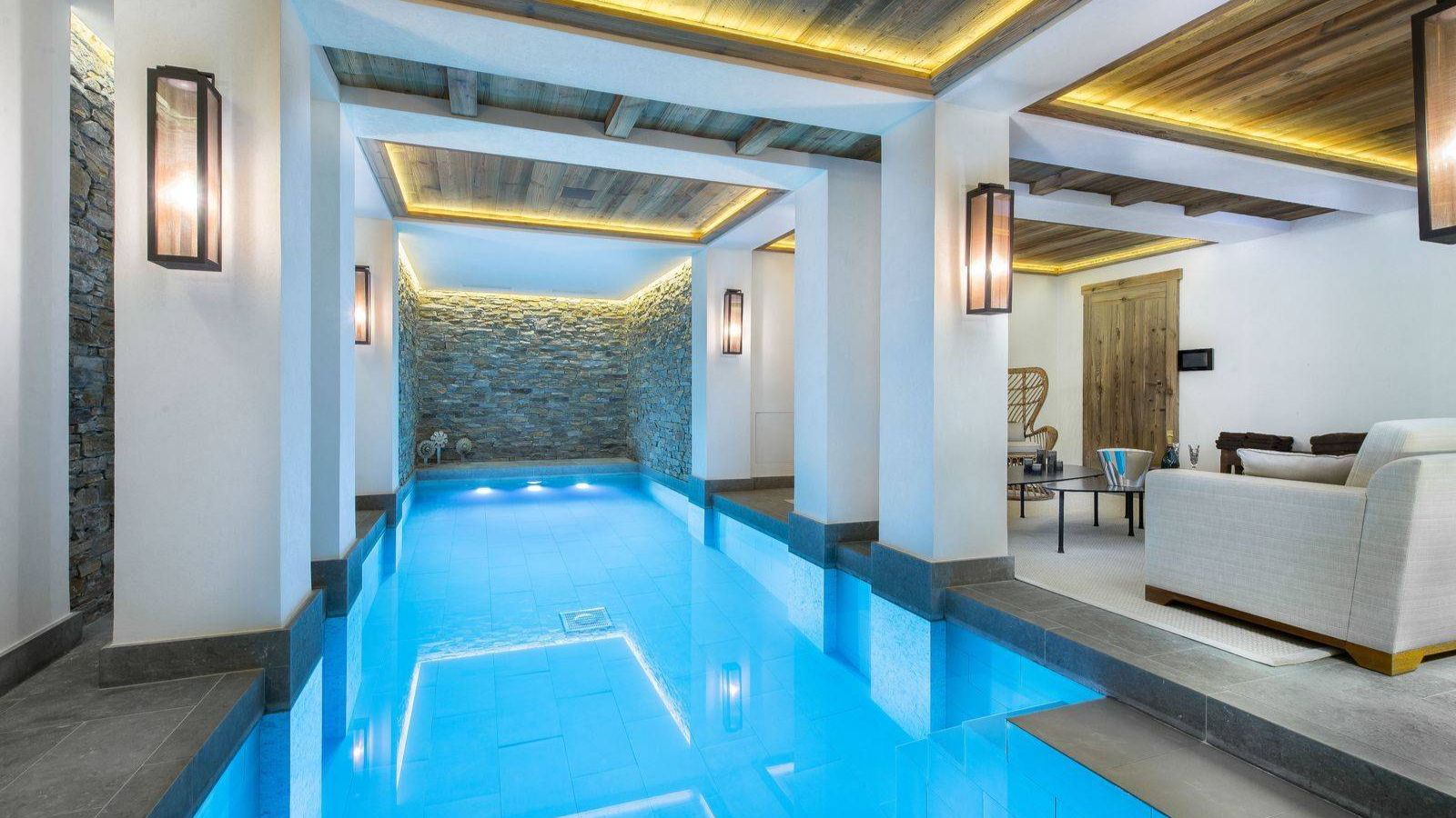 luxury-ski-chalets-courchevel-1850-cryst-ail-oxford-ski-swimming-pool.jpg