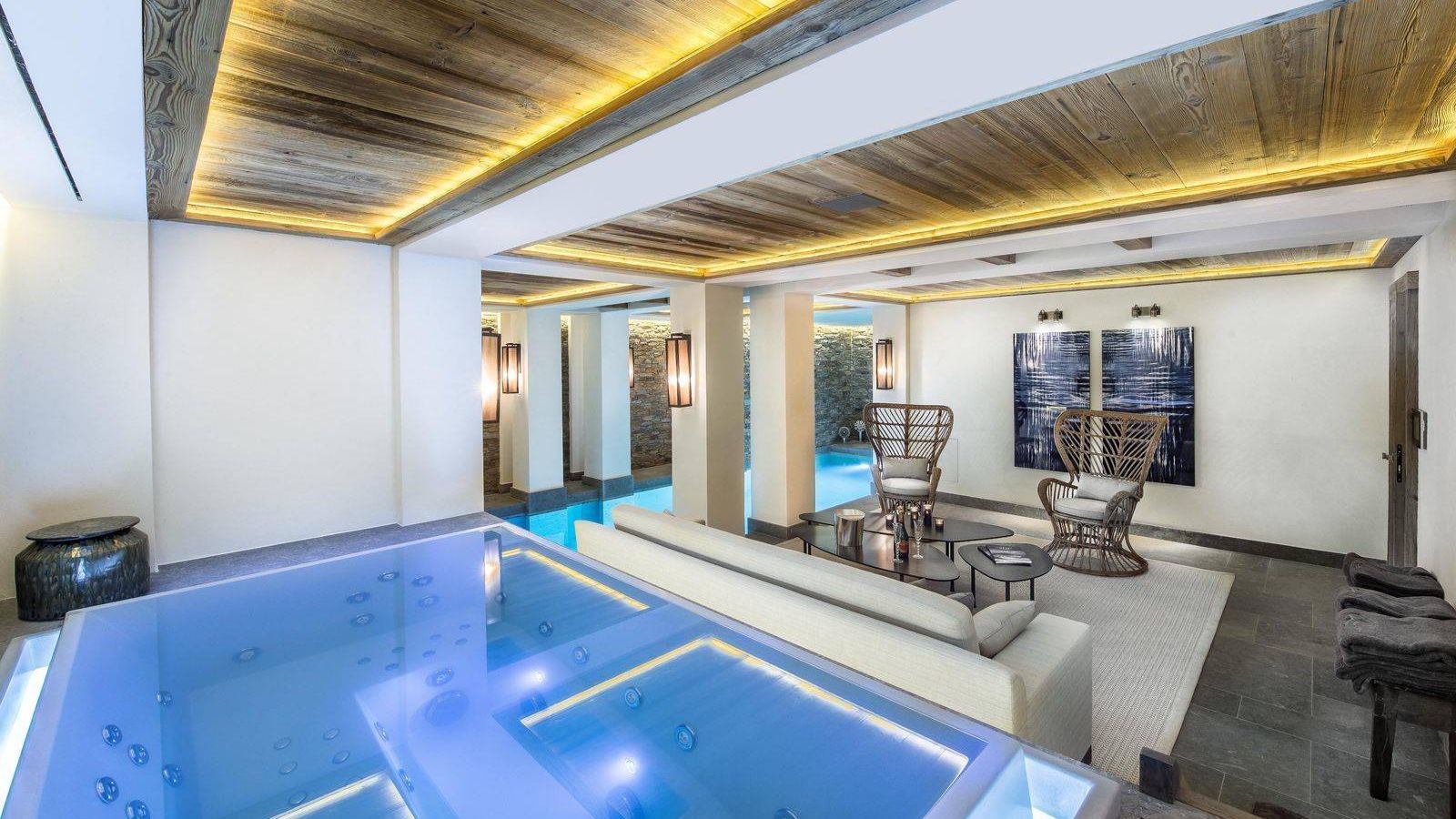 luxury-ski-chalets-courchevel-1850-cryst-ail-oxford-ski-spa (2).jpg