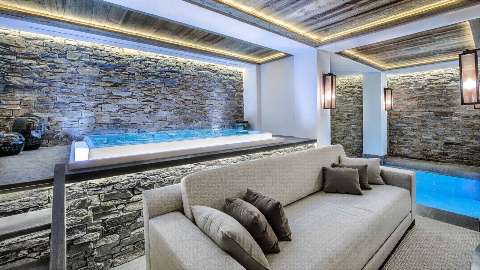 luxury-ski-chalets-courchevel-1850-cryst-ail-oxford-ski-spa (1).jpg